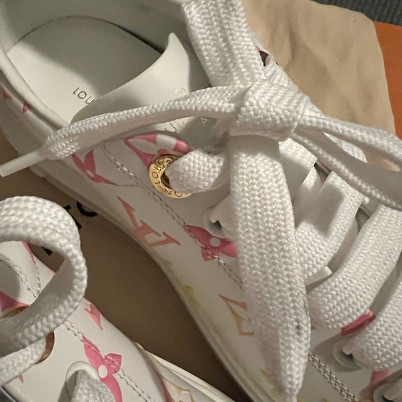 NIB Louis Vuitton Monogram Time Out Sneakers Size 39 - Picture 12 of 15